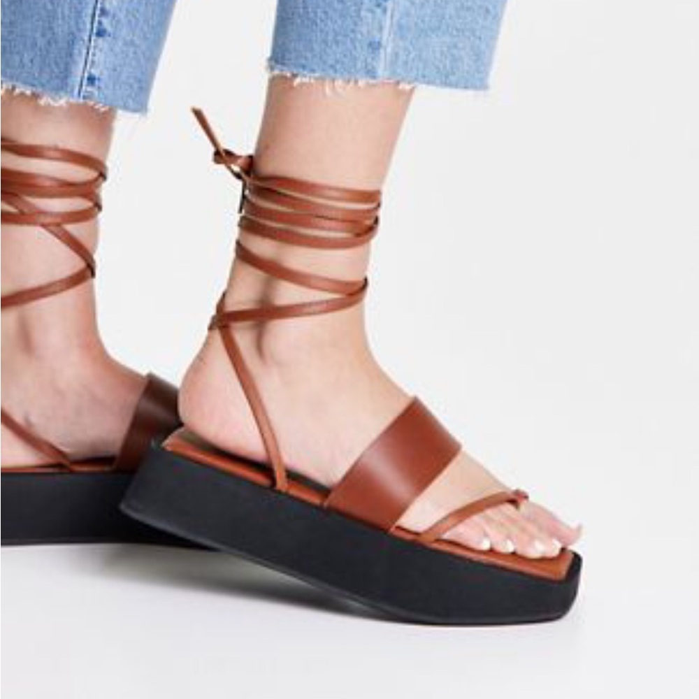 Topshop new in box pure leather strappy chunky sandal in brown size 8